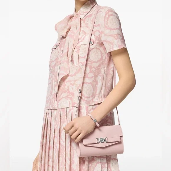 Medusa plaque leather clutch bag - Picture 9 of 10